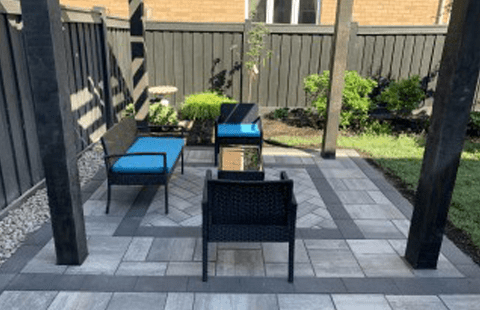 Interlocking paver with border