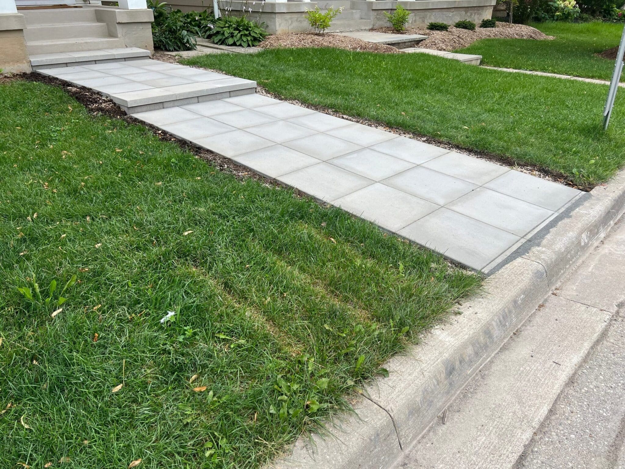 Para 500 x 500 Modern Interlocking Walkway